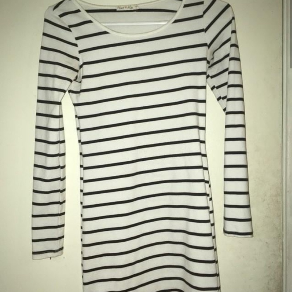 White long sleeve stripped dress